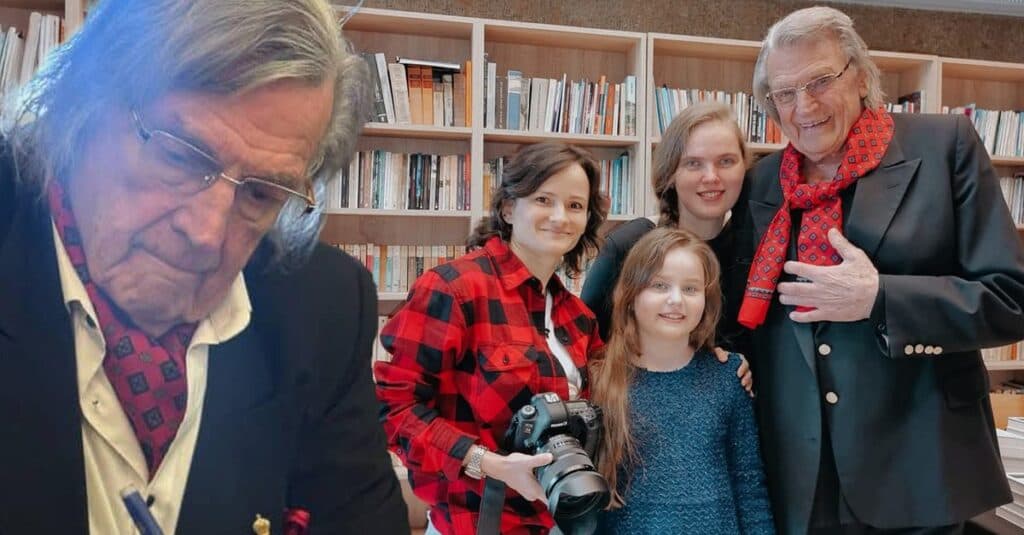 Florin Piersic, un simbol al eleganței la 89 de ani! Iubitele l-au lăsat fără remușcări: „Un cuceritor neîntrecut!”. Ce se ascunde în spatele eșarfelor roșii, dezvăluirile stiliștilor