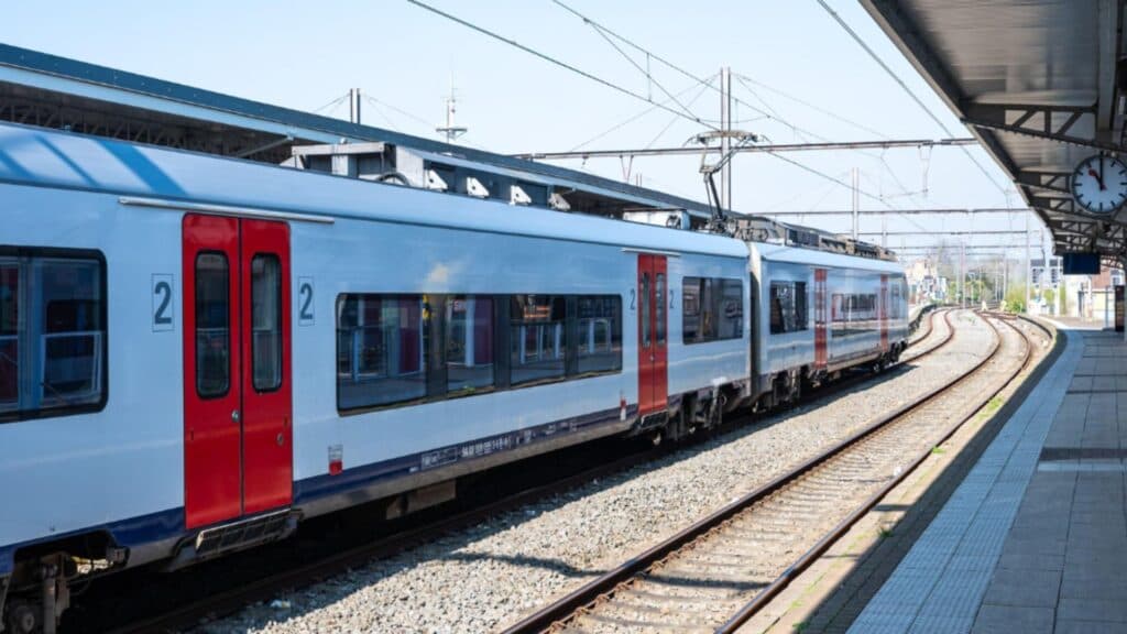 Colaps în transportul și serviciile publice din Belgia: începe o grevă națională de trei zile, cu impact asupra școlilor și spitalelor