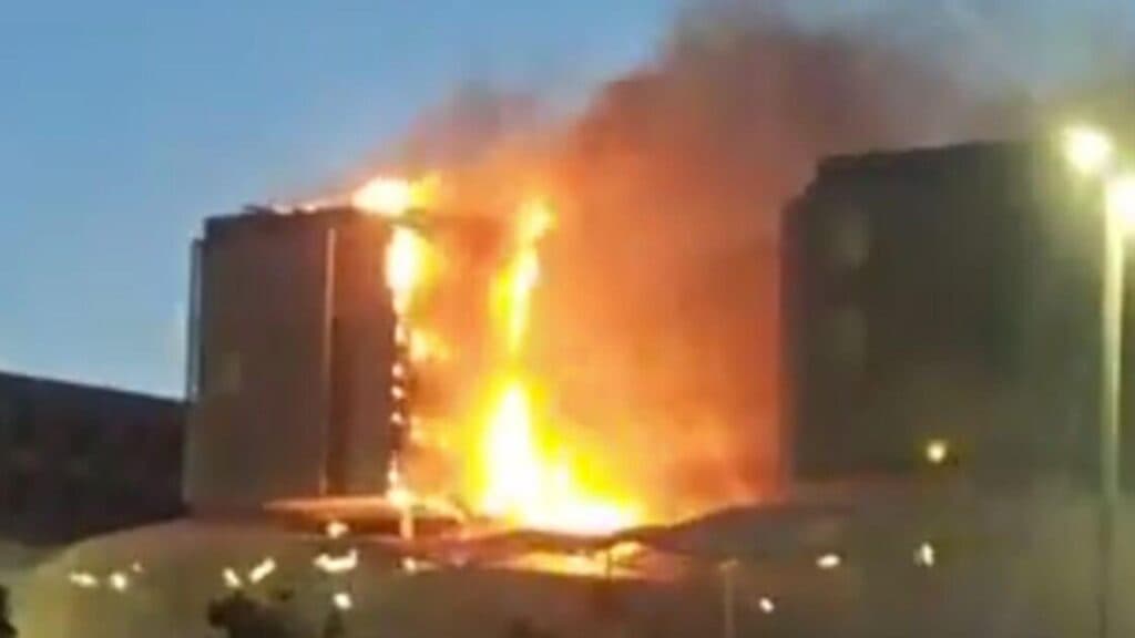 Flăcări devastatoare la un spital din Cartagena: Evacuarea pacienților și a personalului medical