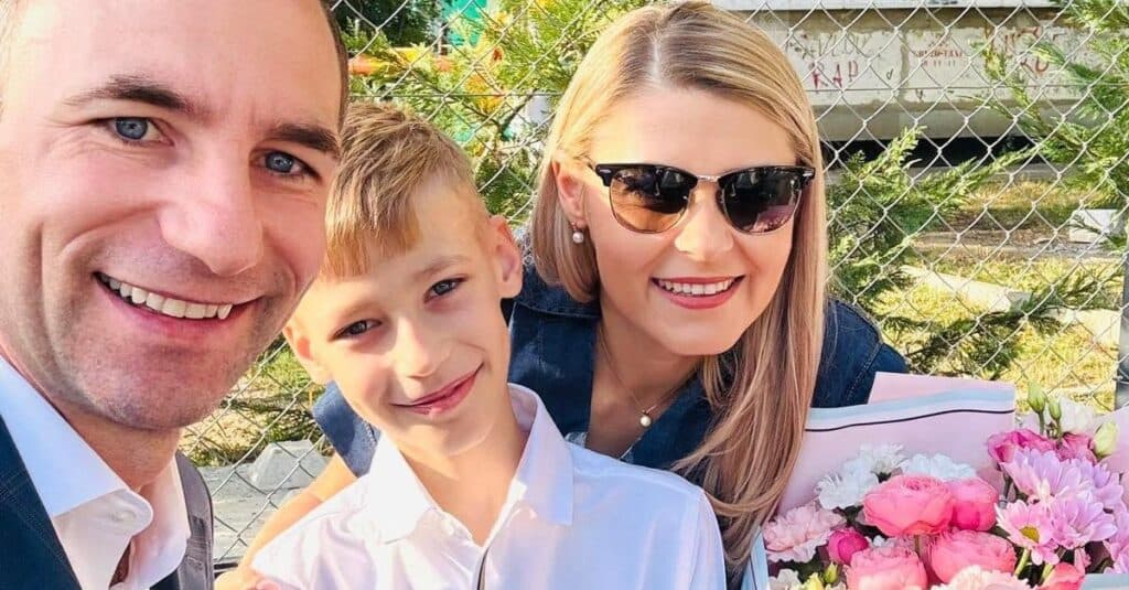 Ion Paladi și soția sa: Cine aduce romantismul în familie? „De când s-a născut Lucian, vacanțele doar pentru noi au dispărut; călătorim mereu în trei.”