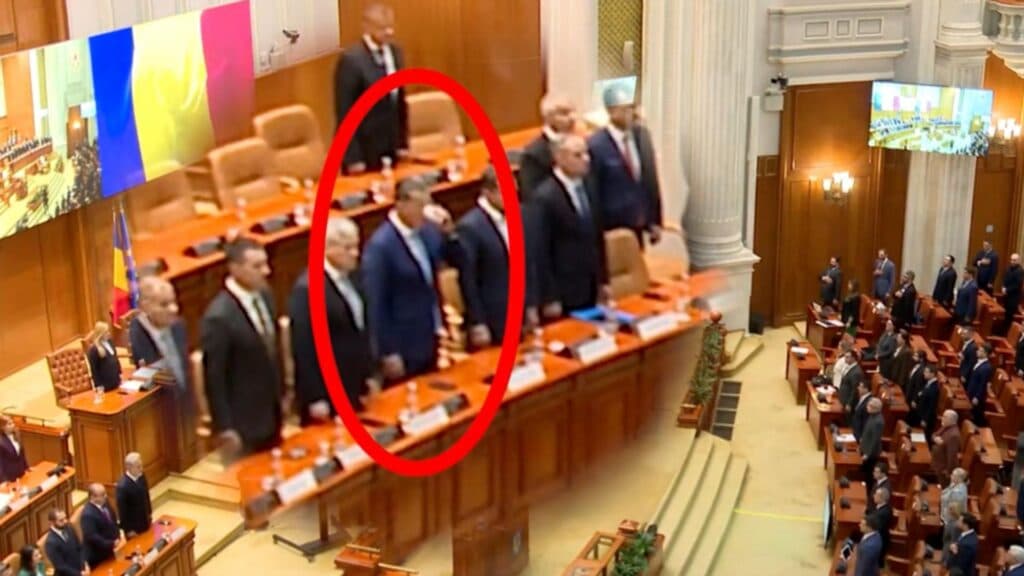 Ionuț Moșteanu, ministrul autodidact, savurează cafeaua în vremea intonării imnului, subliniindu-și lipsa de respect față de demnitate