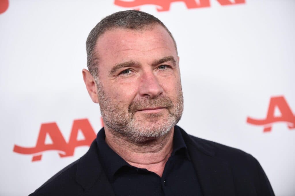 Liev Schreiber a fost transportat de urgență la spital în New York din cauza unor dureri severe