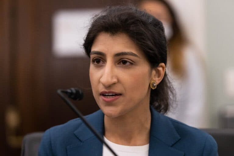 Lina Khan va conduce, alături de Zohran Mamdani, noul primar ales al New York-ului, echipa de tranziție