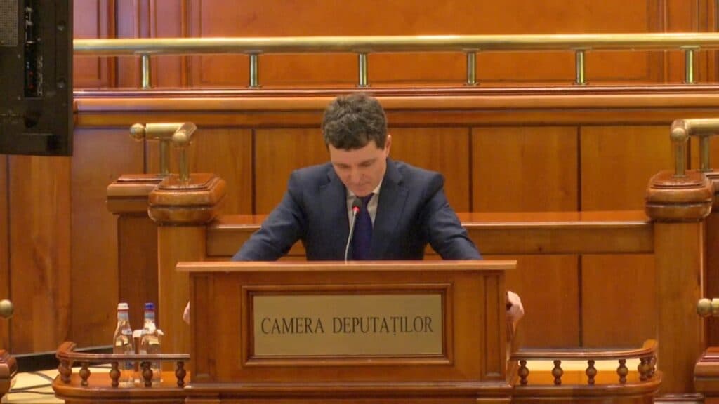 Dezvăluiri despre presiunea mediatică subordonată lui Nicușor: Liderul „neutru” își bate joc de parlamentarii din opoziție