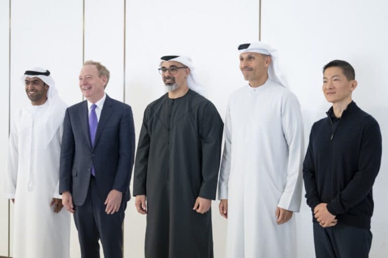Investiția de 15,2 miliarde de dolari a Microsoft transformă Emiratele Arabe Unite într-un exemplu de diplomație americană în domeniul inteligenței artificiale