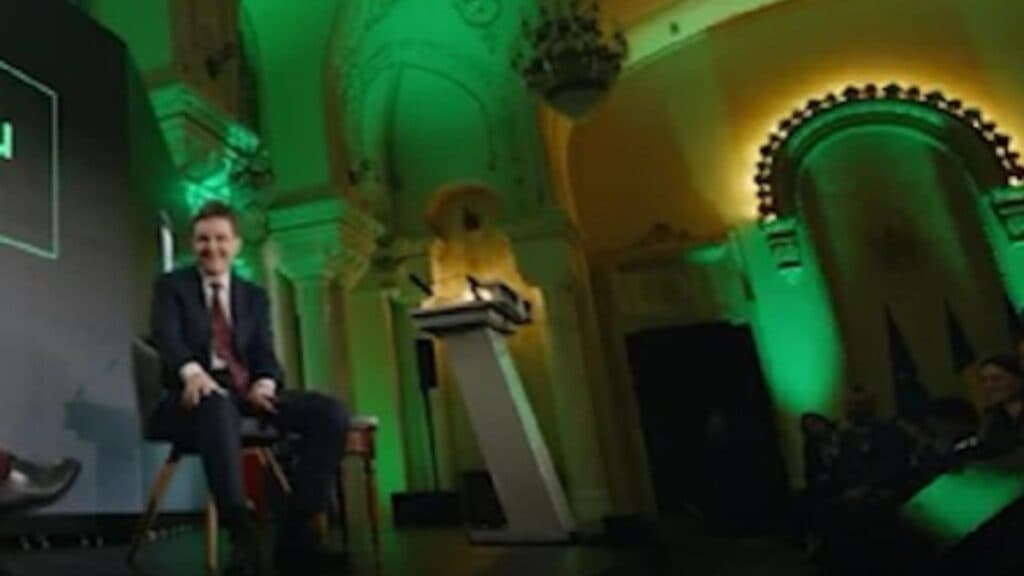 Nicușor Dan își aduce un consilier virtual: cum arată noua inteligență artificială în locul lui Orbán?