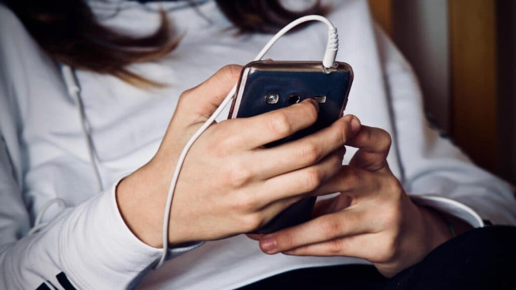 Noi informații despre cazul adolescentei românce de 14 ani, vândută pentru 5.000 de euro și băutură. Ce a dezvăluit tânăra autorităților spaniole