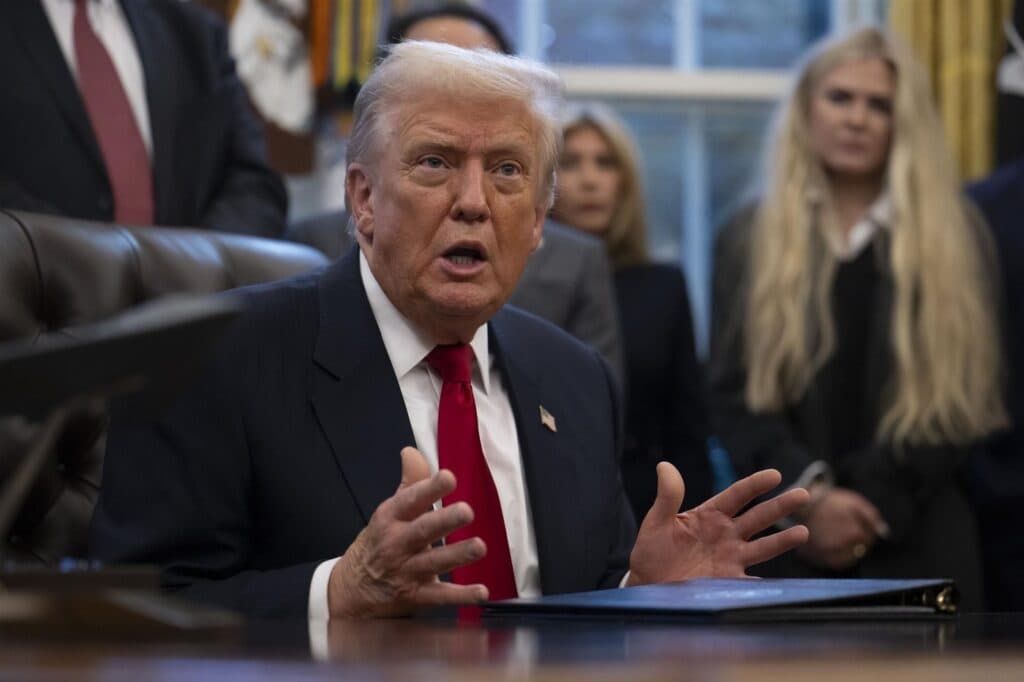 Donald Trump, din nou în lumina reflectoarelor în cazul Epstein! Mesajele care dezvăluie legăturile președintelui american
