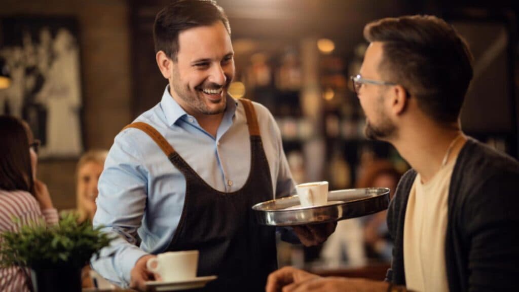 Oportunități de muncă în Europa: România caută lucrători pentru sezonul rece, cu salarii de până la 3.000 € și cazare gratuită