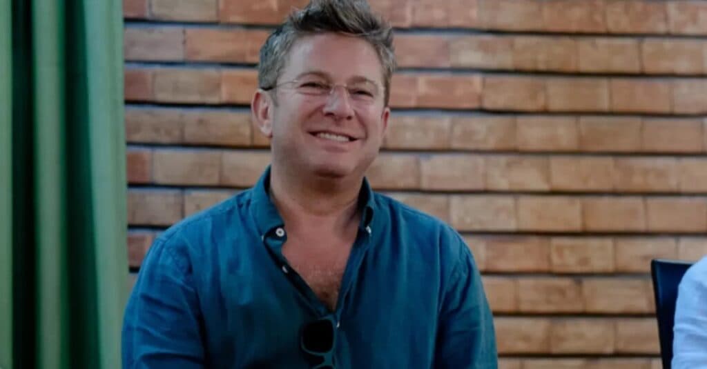 Pavel Bartoș, profund afectat de pierderea tatălui său, își amintește cu nostalgie de vremurile în care își susținea familia de tânăr: „Muncind alături de foștii colegi ai tatălui, eram un simplu muncitor.”