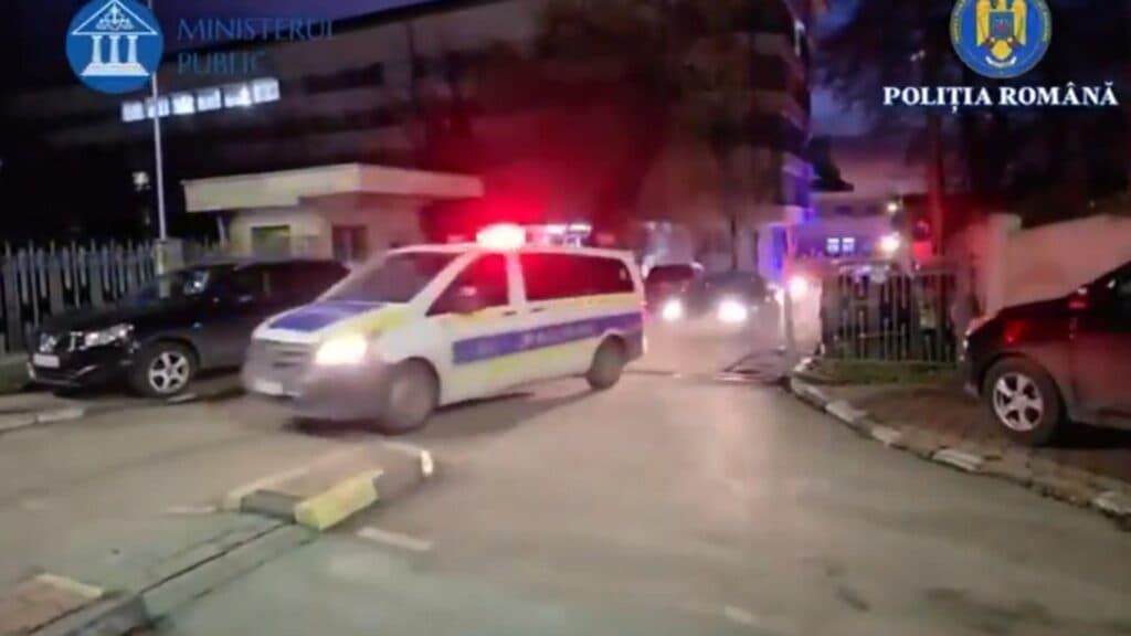 Acțiuni de amploare împotriva rețelei de falsificare a buletinelor pentru străini: intervenție matinală a mascaților