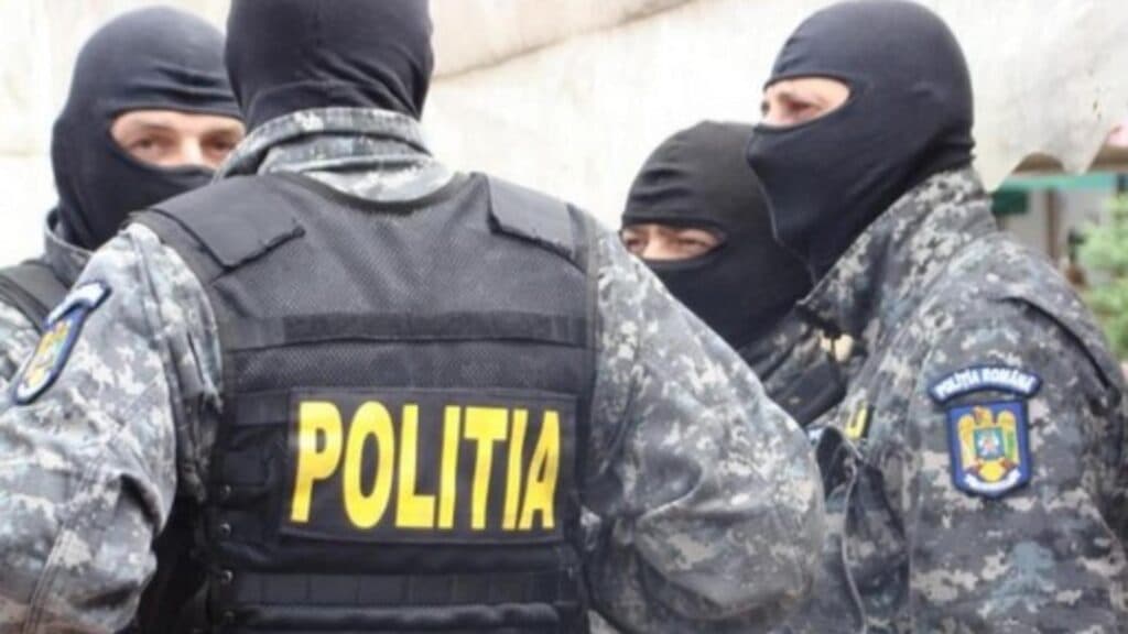 Acțiune de amploare împotriva criminalității: descinderi în cinci locații pentru proxenetism, camătă și violențe