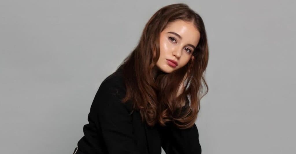 Artista Irina Columbeanu a obținut câștiguri remarcabile din pictură. Descoperă cum arată tabloul vândut cu 20.000 de euro: „L-am creat la doar opt ani.”