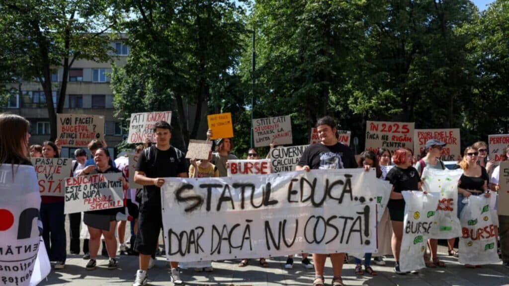 Profesorii îl critică dur pe Nicușor Dan după afirmația controversată: „Apărare, da, dar nu pe seama elevilor.”