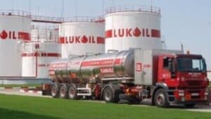Cumpărătorii din Dubai au pus ochii pe rafinăria Petrotel-Lukoil. Situație confuză la guvern: proiectul pentru rafinărie și angajați va fi dezvăluit abia luni