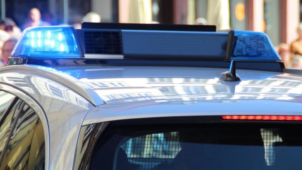 Româncă prinsă într-o capcană de trafic sexual în Italia reușește să evadeze dramatic și caută sprijin la consulat
