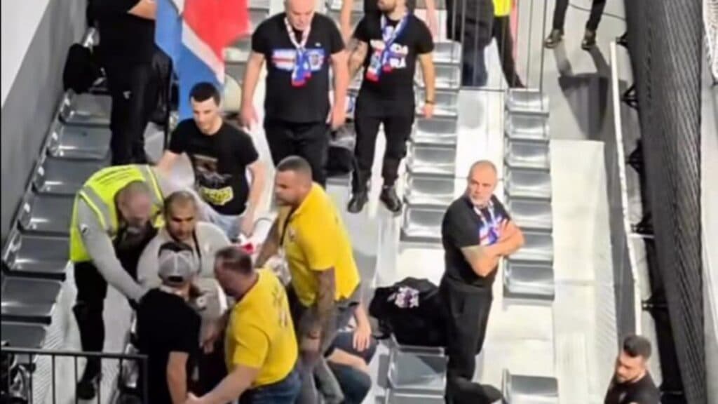Tensiuni pe stadion: fanii susțin că au fost agresați și reținuți de bodyguarzi