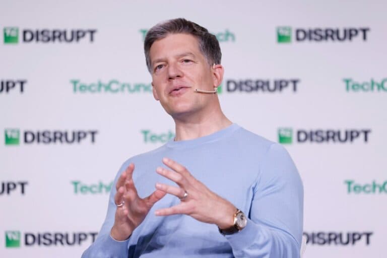 Roelof Botha de la Sequoia îi sfătuiește pe antreprenori să nu se lase atrași de evaluări exagerate, în timp ce compania își întărește abordarea selectivă