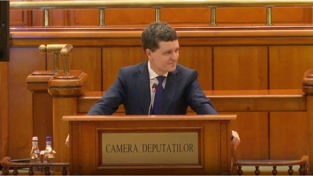 Râsete la pupitrul Parlamentului: Nicușor Dan își exprimă dezacordul într-un discurs despre manipulări