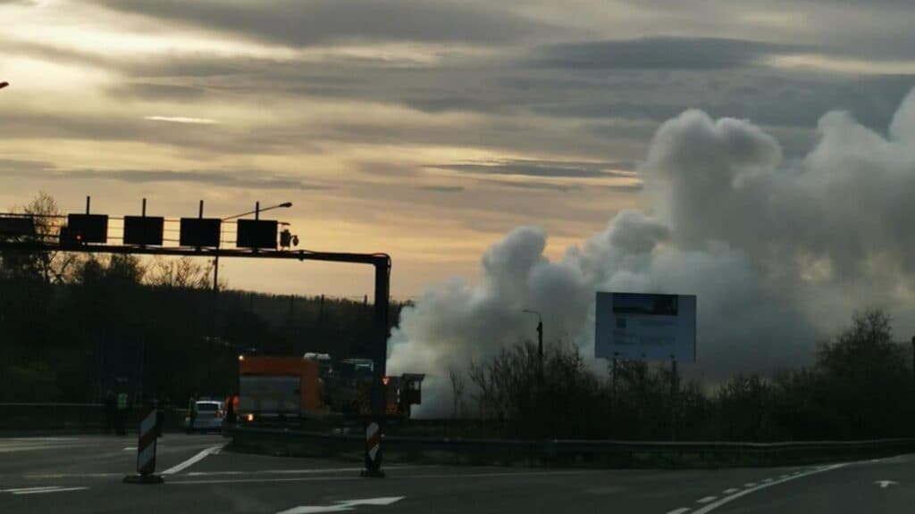 Restricții de circulație pe Autostrada Soarelui din cauza incendiului unui TIR la Fetești