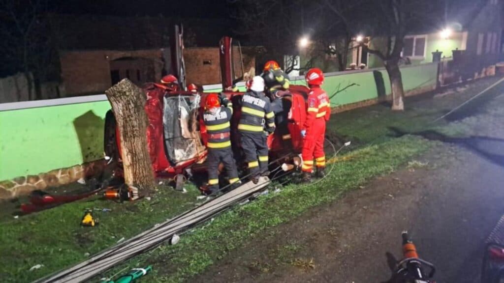 Accident fatal în județul Arad: un mort și un rănit în urma răsturnării unui vehicul