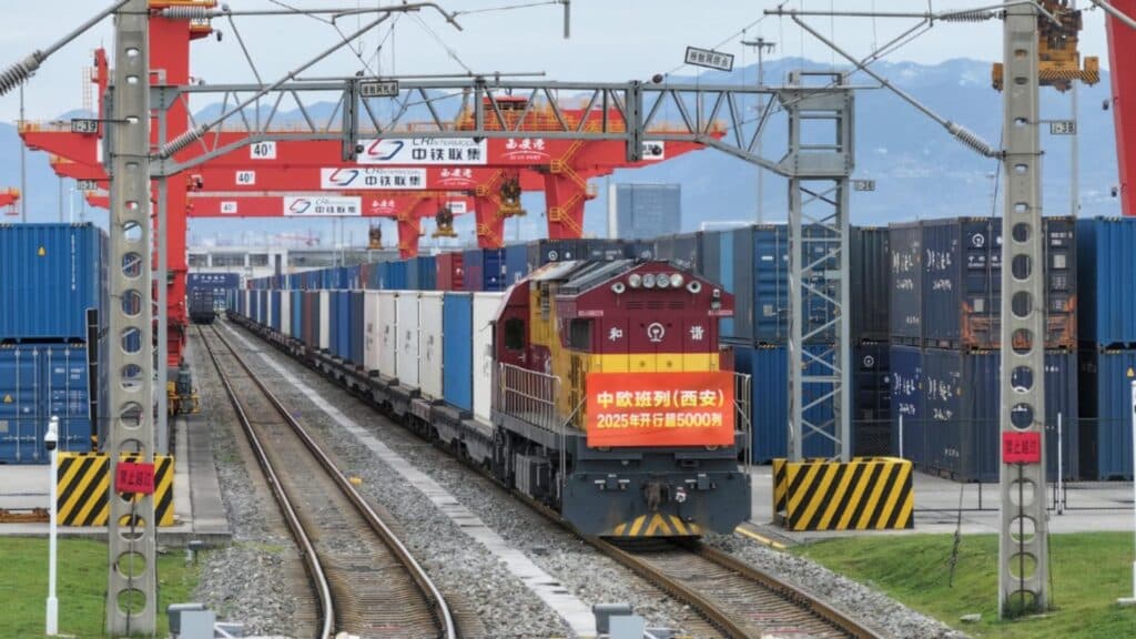 Catastrofă devastatoare pe șine! 11 vieți pierdute și doi răniți după ce un tren a lovit un grup de muncitori în China