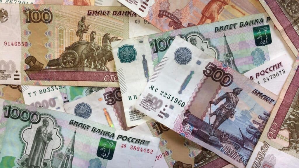 Un angajat a primit din eroare remunerația tuturor colegilor și a ales să păstreze suma. O poveste uimitoare care a ajuns în fața judecătorilor