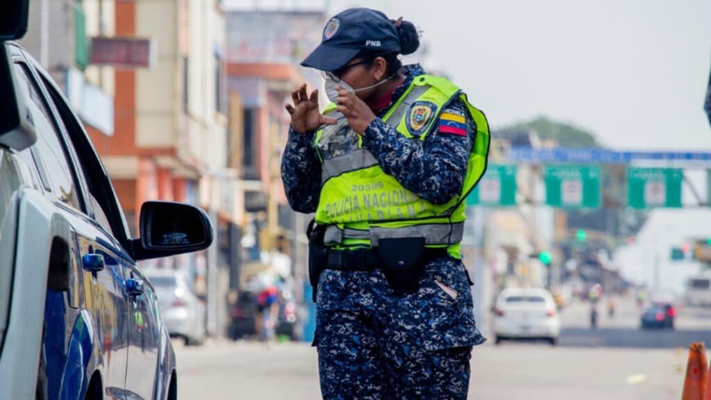 Un român din Italia, reținut după ce a încercat să-și dea foc soției: „Îți dorești să-i mai întâlnești pe copii în seara aceasta?”
