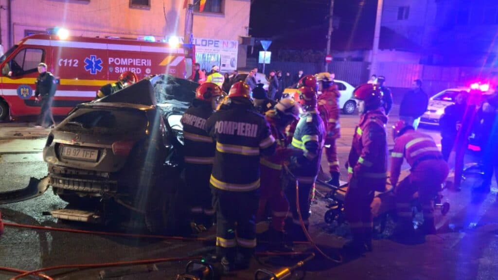 Destin frânt la doar 20 de ani, în urma unui tragic accident pe Calea Ferentari din București. O tânără de 21 de ani a fost transportată la spital
