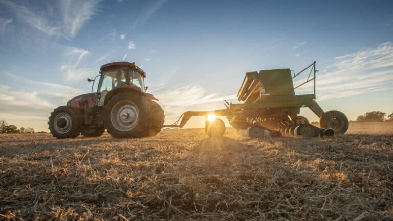 Creșterea prețurilor la combustibili afectează grav agricultura. Fermierii iau în considerare abandonul: „Ne copleșesc.”