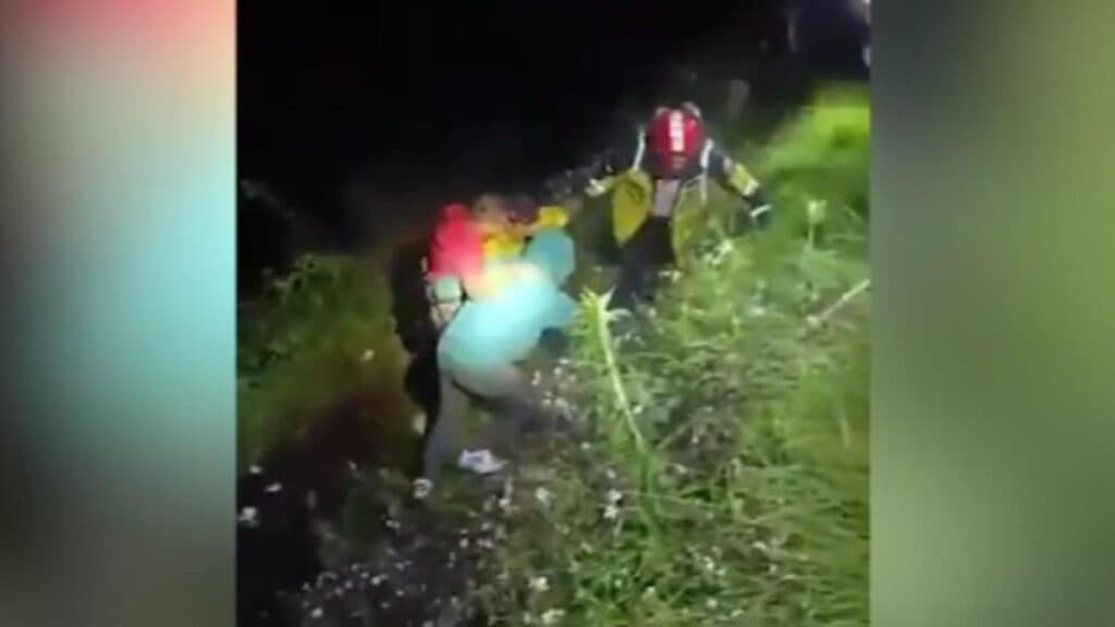 Tragedie în Guatemala: 15 vieți pierdute și 20 de răniți după ce un autobuz s-a prăbușit într-o prăpastie
