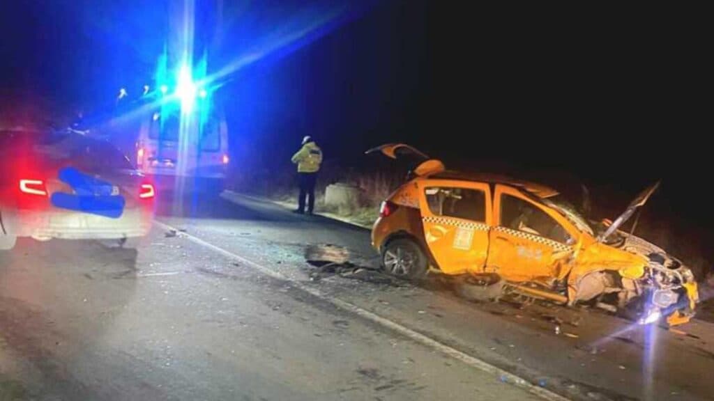Coliziune serioasă la periferia Sibiului: trei persoane rănite, printre care o tânără gravidă. Șoferul responsabil a părăsit locul accidentului