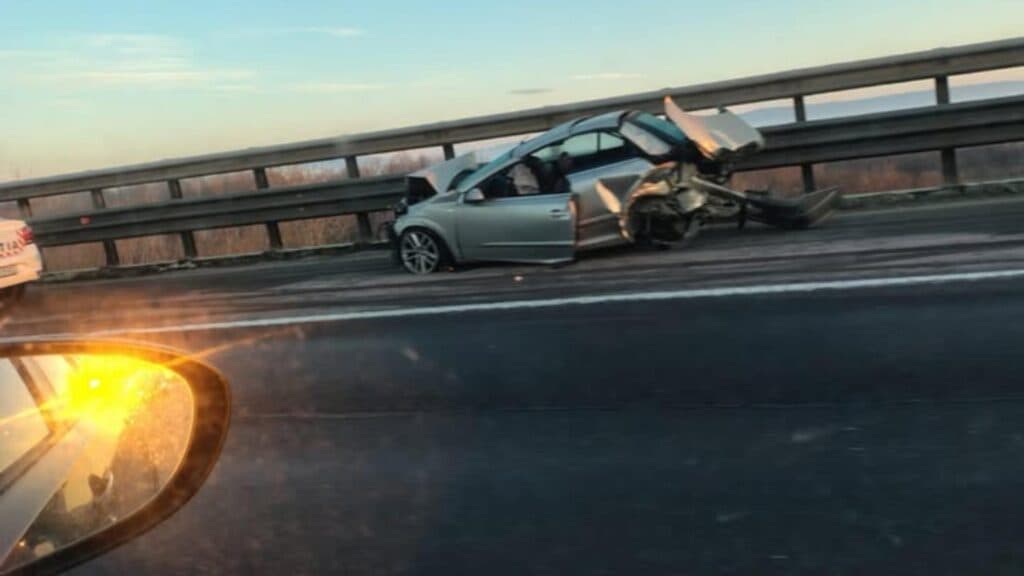 Coliziune în lanț pe autostrada București-Pitești: Patru vehicule implicate, trei răniți transportați la spital