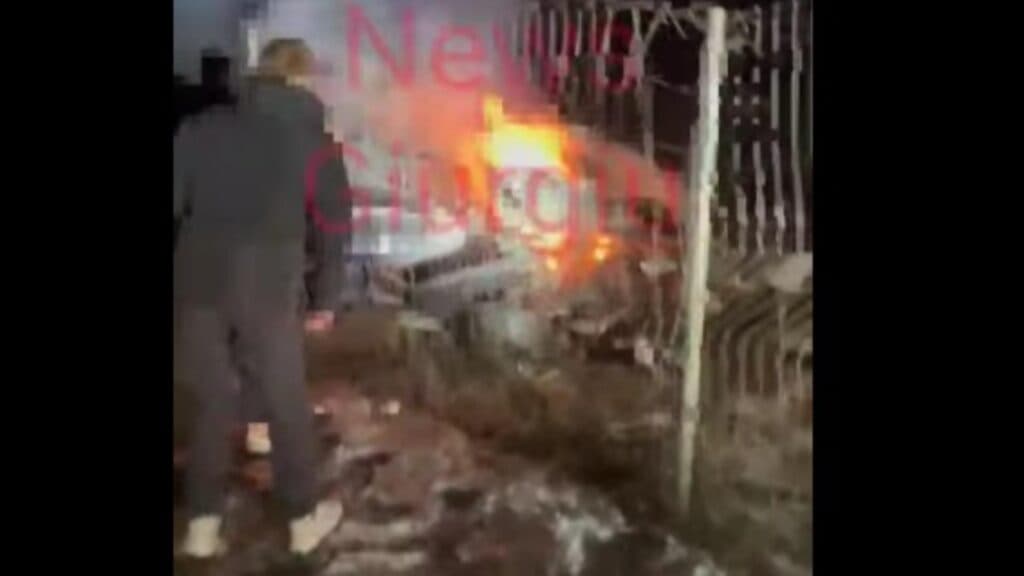 Coliziune devastatoare în Ilfov: vehicul cuprins de flăcări după impactul cu un stâlp. Cinci răniți în urma pierderii controlului de către un șofer de 19 ani