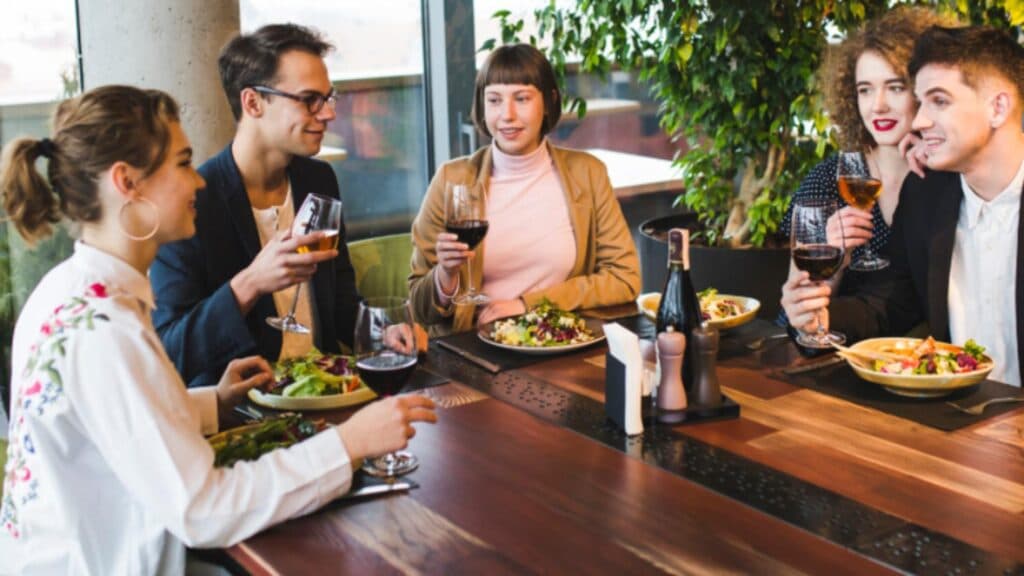 Secretele din spatele ușilor restaurantelor: 5 preparate pe care bucătarii le-ar evita cu desăvârșire