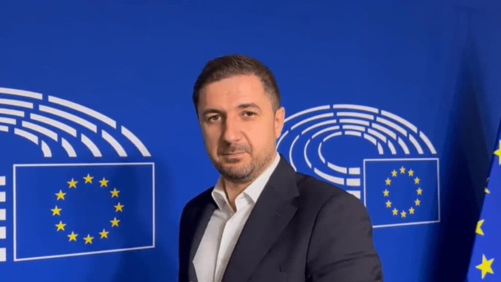Adrian Axinia (europarlamentar AUR/ECR): „Creșterea impozitelor locale va aduce suferință celor mai vulnerabili români, forțându-i să renunțe la locuințe.”