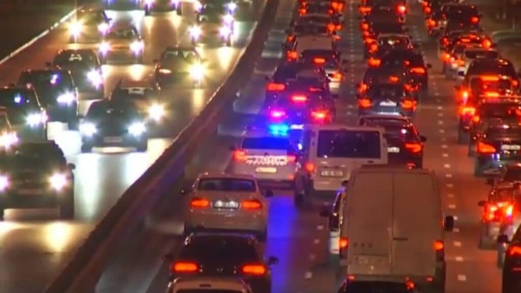Alunecare de teren în zona Comarnic: Traficul pe DN1 este afectat semnificativ