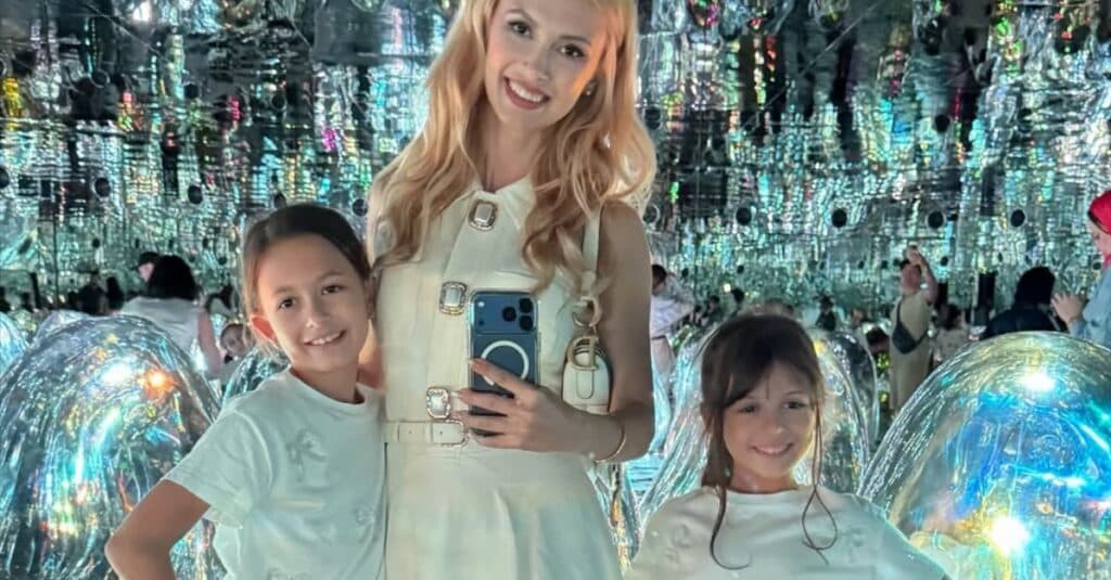 Andreea Bălan a creat o magie de sărbători cu bradul ei. Descoperă cum arată pomul de Crăciun al artistei: „A ieșit minunat.”