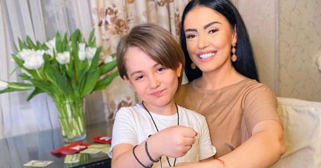 Andreea Mantea și provocările ascunse ale maternității solo. Ce sprijin primește prezentatoarea în creșterea lui David: „Îmi trăiesc fiecare zi cu o neliniște constantă.”