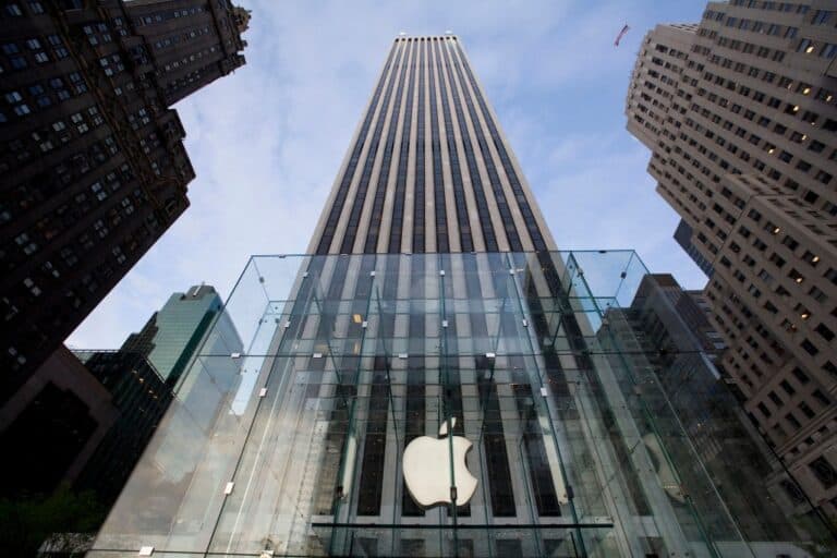 Apple se transformă într-un încasator de datorii prin noul său acord pentru dezvoltatori