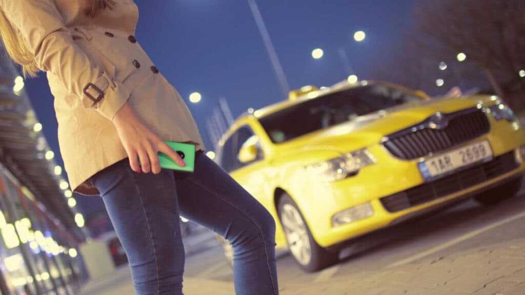 Ferește-te de surprize neplăcute în taxiurile din București! Poți ajunge să rămâi fără bani la finalul călătoriei!