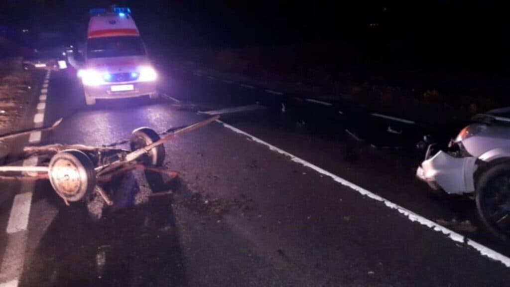 Accident pe DN23: Un bărbat rănit după ce căruța sa nesemnalizată a fost implicată în incident, având o alcoolemie de aproape 2 g/l