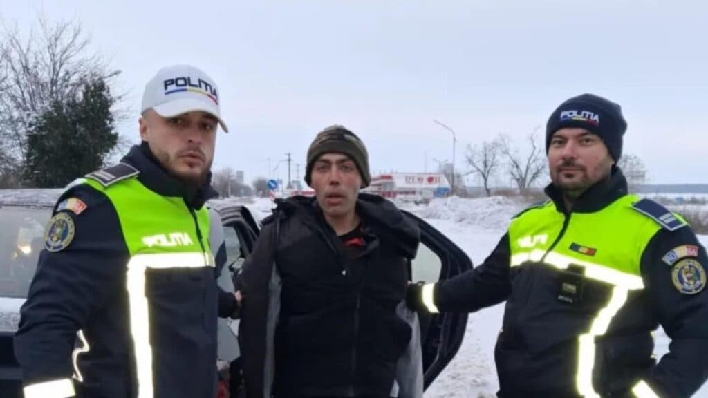Bărbatul suspectat că și-a omorât bunicul într-un mod brutal a fost capturat. Consumator de droguri, acesta a șocat anchetatorii prin violența scenelor de la locul faptei