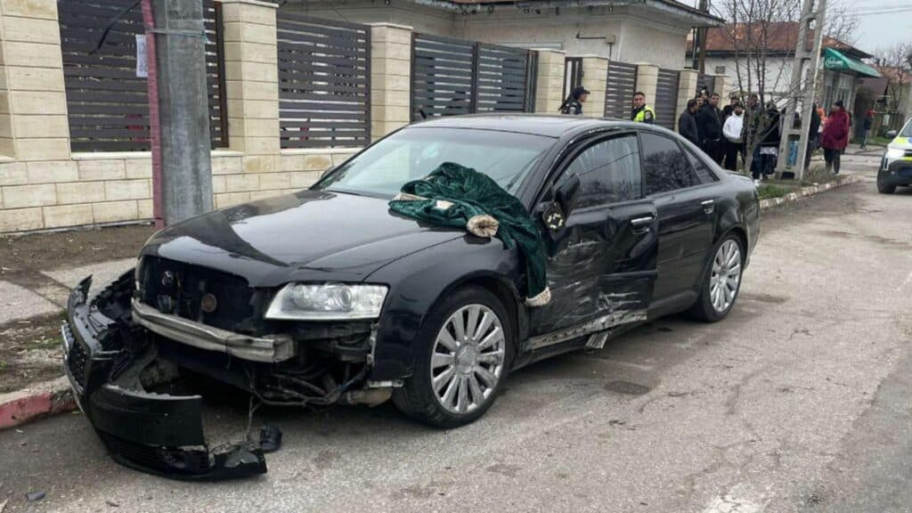 Conflict violent între două familii în stradă, 16 persoane implicate și un bărbat în stare critică