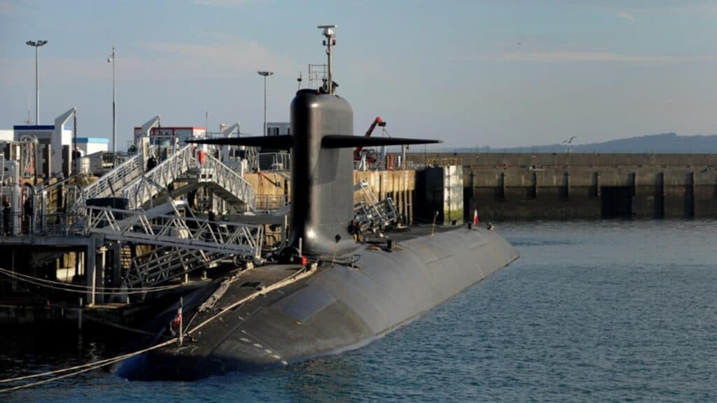 Submarinul nuclear din Franța, sub atac aerian: forțele armate răspund cu foc