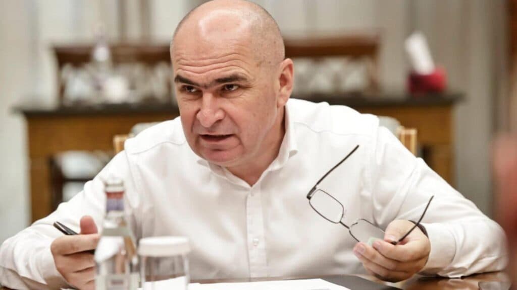 Bolojan reacționează la apelativul „Ilie-Sărăcie”: Ignor criticile și îmi văd de muncă