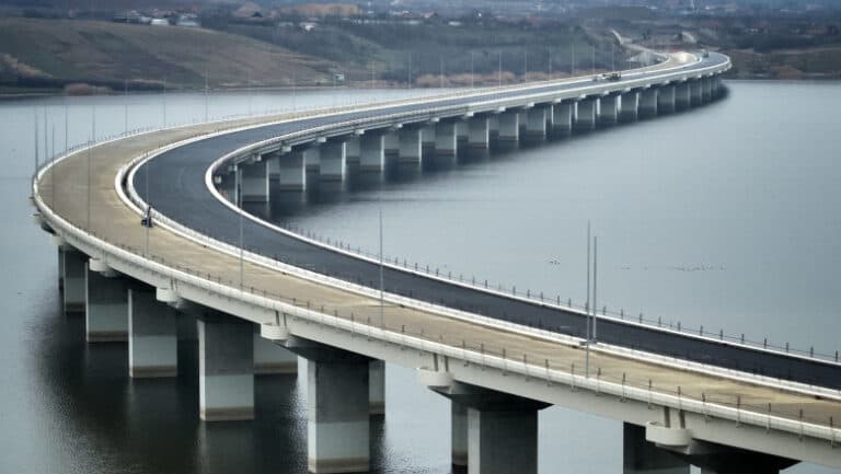 Când va fi posibil să călătorim pe Autostrada Transilvaniei până aproape de granița ungară? Bolojan: A3 va avea un flux neîntrerupt