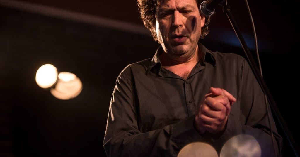 Cererea uriașă de bilete pentru concertul de rămas bun al „Everestului” duce evenimentul de la un club intim la Arenele Romane. Descoperă lista completă a starurilor care vor străluci pe scenă și prețurile biletelor