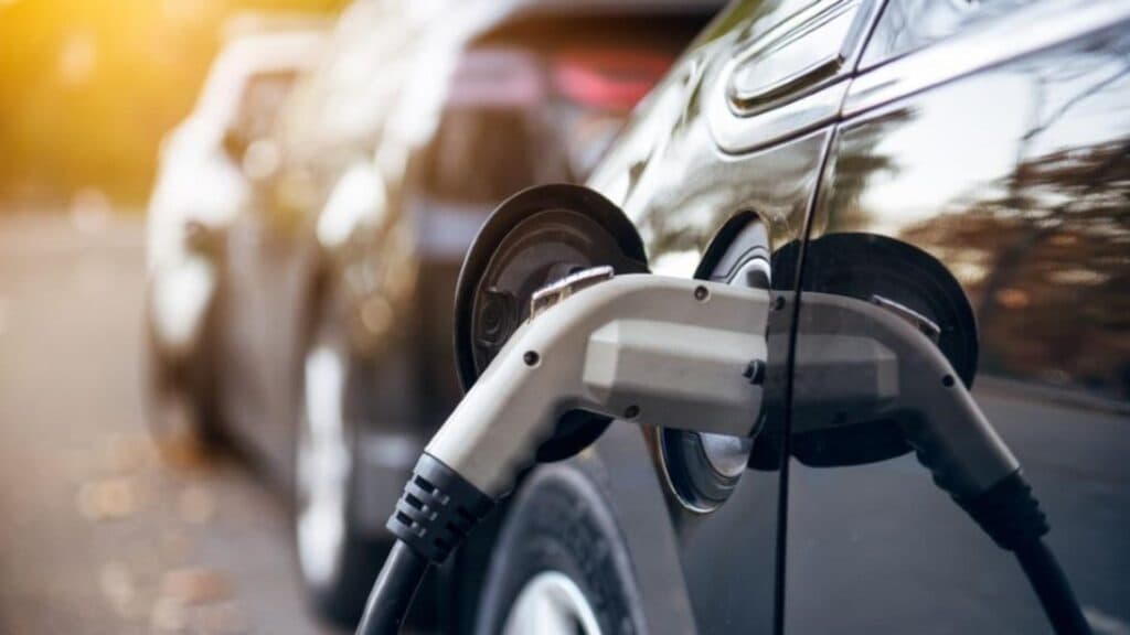 China invadează Europa: Tesla pe o pantă descendentă. Ce se întâmplă cu constructorii auto europeni?