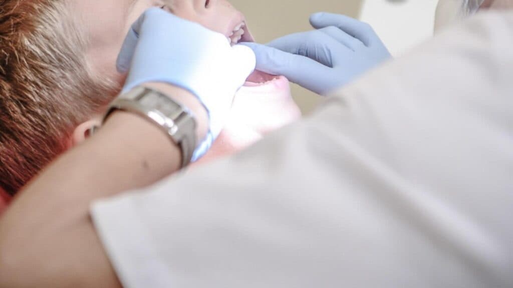 Clinica dentară implicată în tragedia Sarei afirmă că fetița a fost sedată profund, în timp ce părinții au o altă versiune